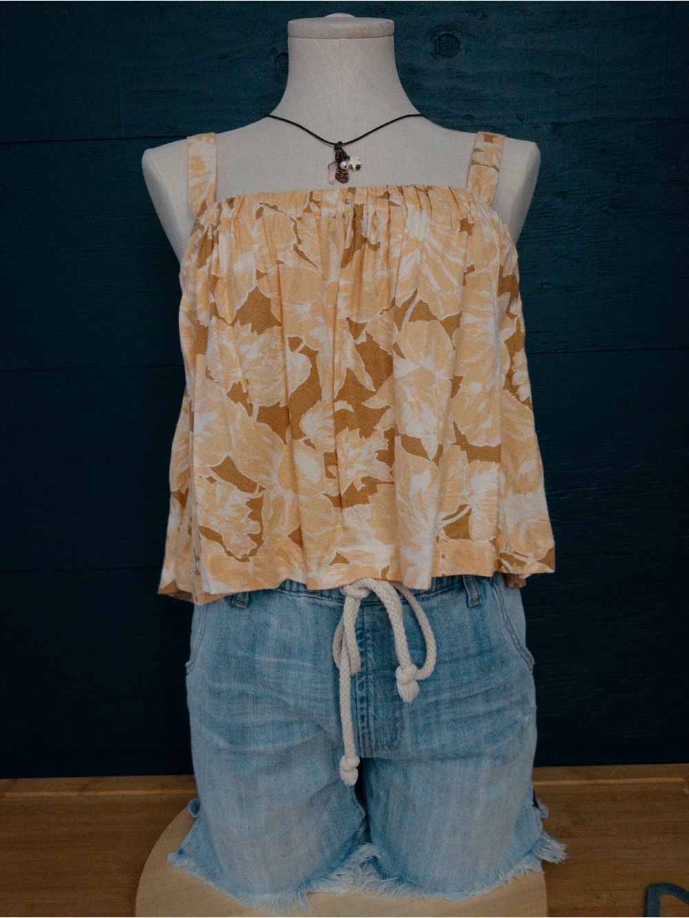 Hurley Yellow Floral Print Smocked Tank Top Medium  EUC